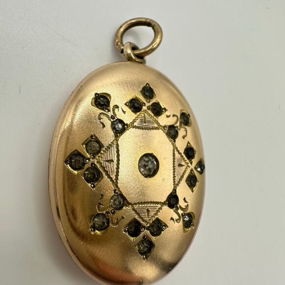 WH Co antique Victorian 1/4 thick 10k gold filled paste rhinestones round locket - Picture 3 of 10